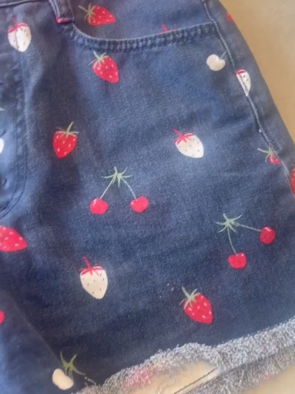 BDG High-Rise Navy Cherry Print Denim Shorts! Adorable!! Size 26 - Picture 2 of 4
